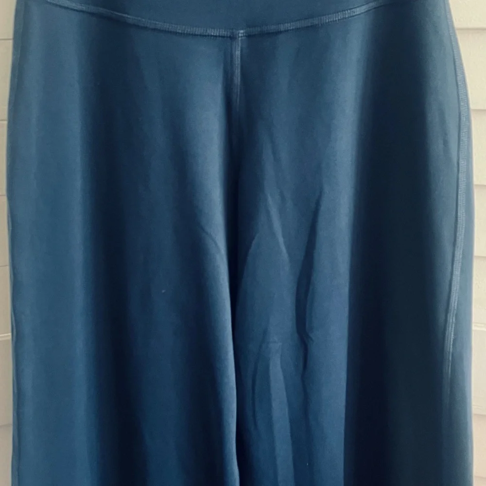 Gilly Hicks Pants Wide Leg Active Recharge Mid Rise Navy Blue Size Small NWOT - Picture 2 of 6